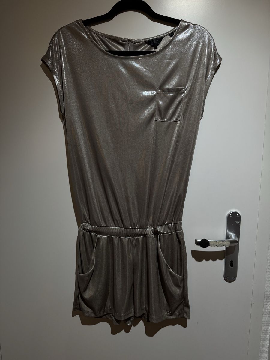 Guess Tute: Guess Metallic Silver Romper S – Usato da Hurden venduto da rac_wyf8 4