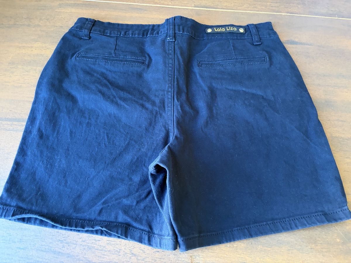 Pantaloni: Chic Navy Blue Hot Shorts, size 40 – Usato da Nyon venduto da Deb_D39 2