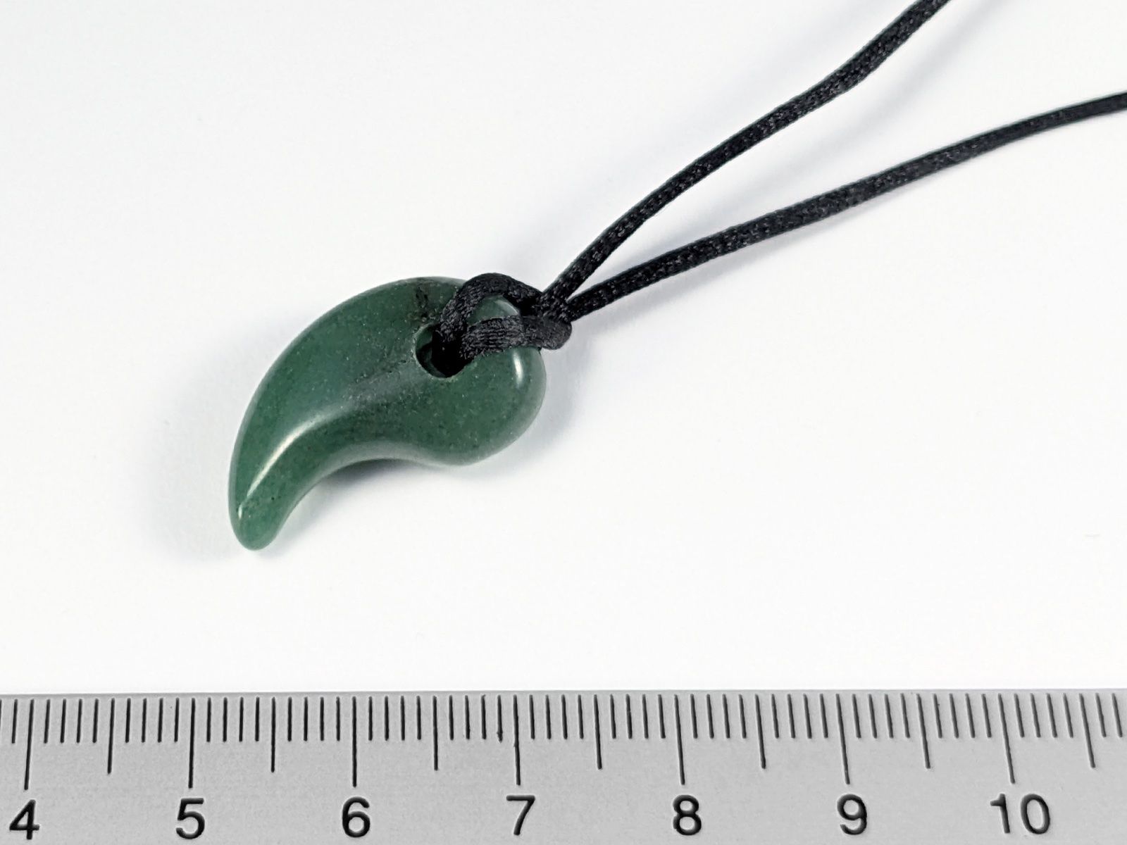 Minerali & Pietre curative: Aventurin Magatama Anhänger – Nuovo e nell'imballaggio originale da Meilen venduto da StoneGarden 1