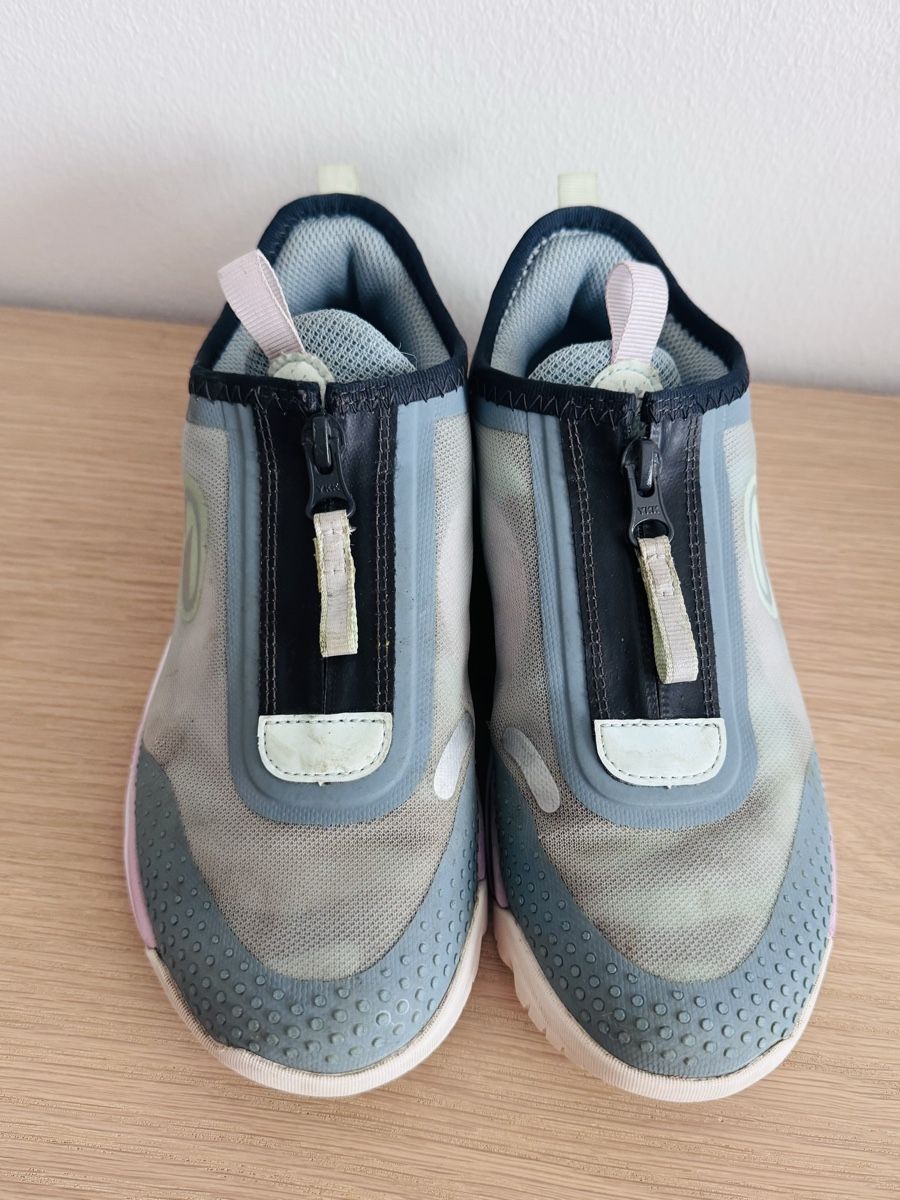 Decathlon Scarpe per ragazze: Wasserdichte Sneakers Decathlon gr.35 – Usato da Ennetbürgen venduto da ybo_fp2b 1