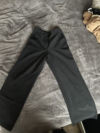 Pantalon noir léger et confortable
