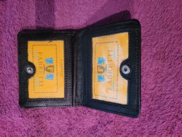 Schwarzes Leder Portemonnaie Neu!    Hoch 8cm Breit 10.5cm