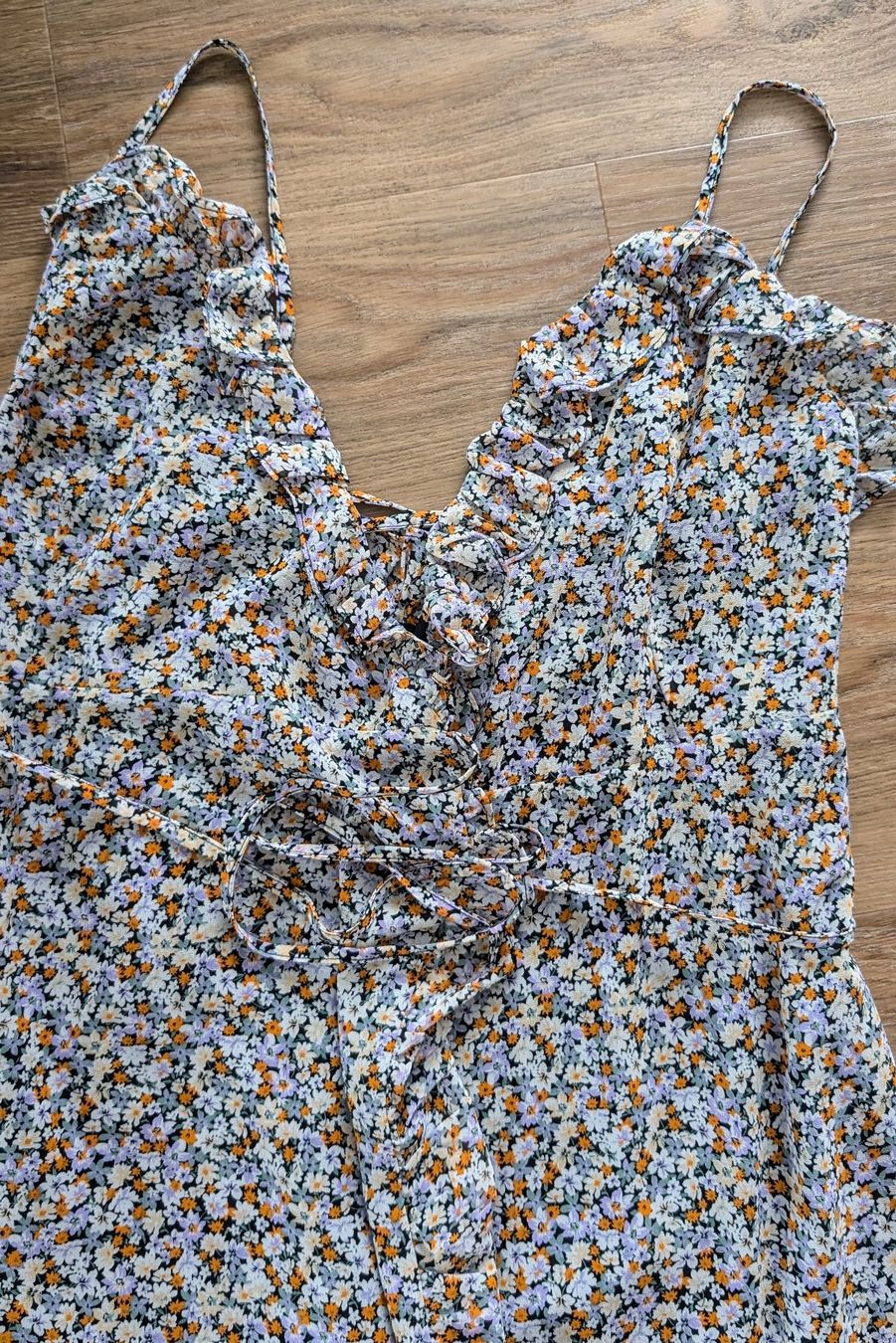 Vestiti: Edited Benice Midi Kleid mit Blumenmuster – Nuovo (secondo la descrizione) da Lachen SZ venduto da numberphile 3