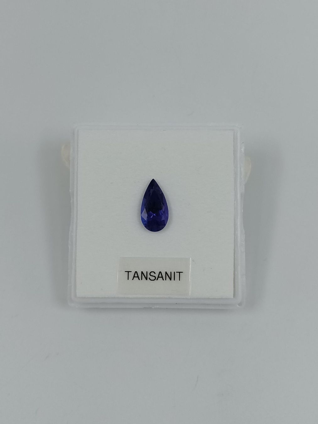 Pietre preziose: 1 LEUCHTENDER TANSANIT, 6.17 CT. – Usato da Luzern venduto da EdiGem