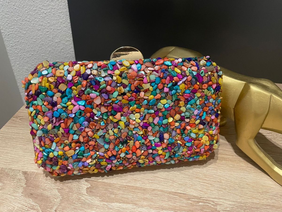 Autres vêtements & accessoires: Pochette de soirée colorée avec perles 🤩 – Neuf (Voir description) à La Chaux de fonds par car_f9yg 1