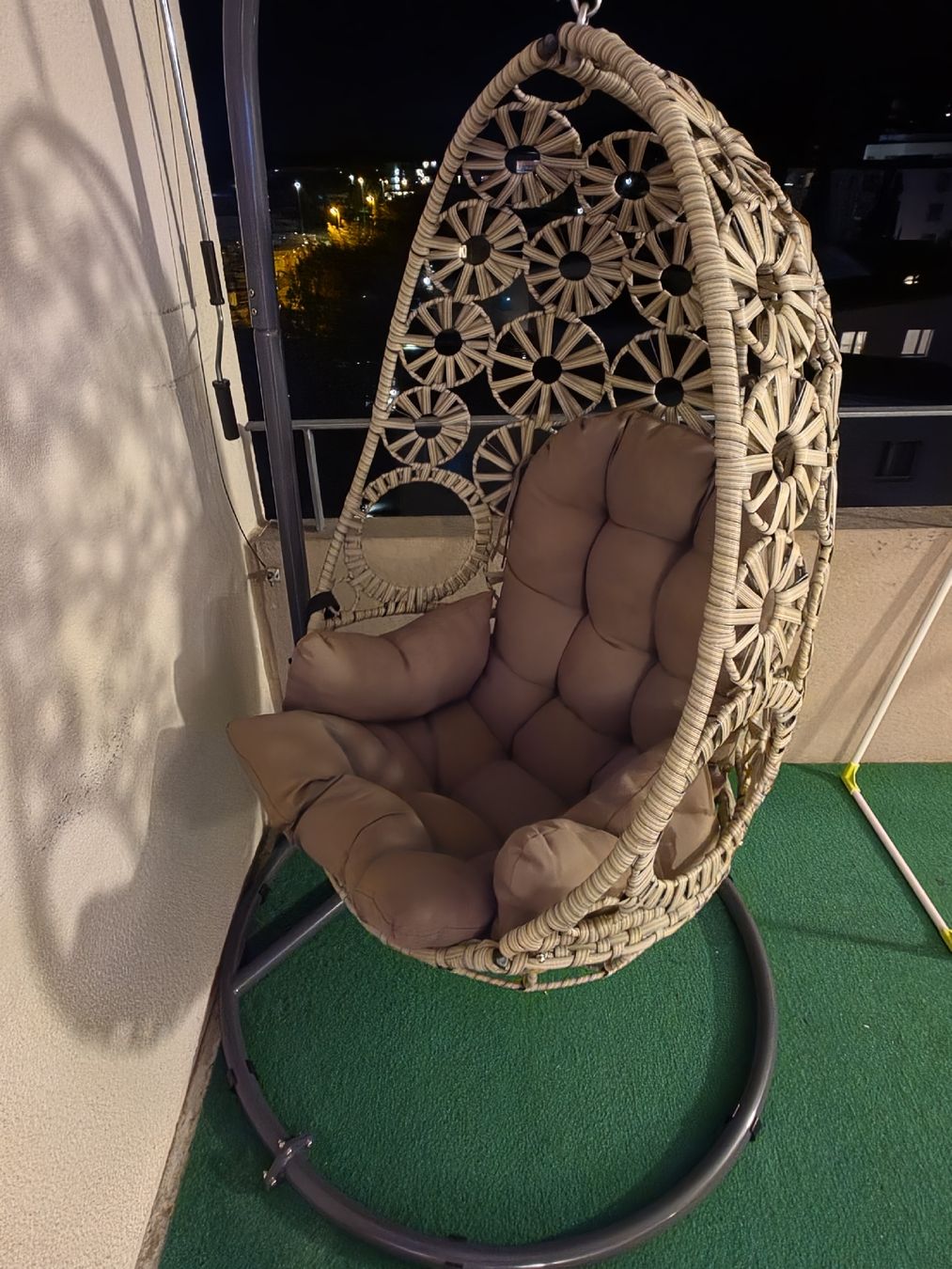 Poltrone pensili da giardino: Hängesessel mit Gestell beige – Usato da Buchs ZH venduto da NCRBD5