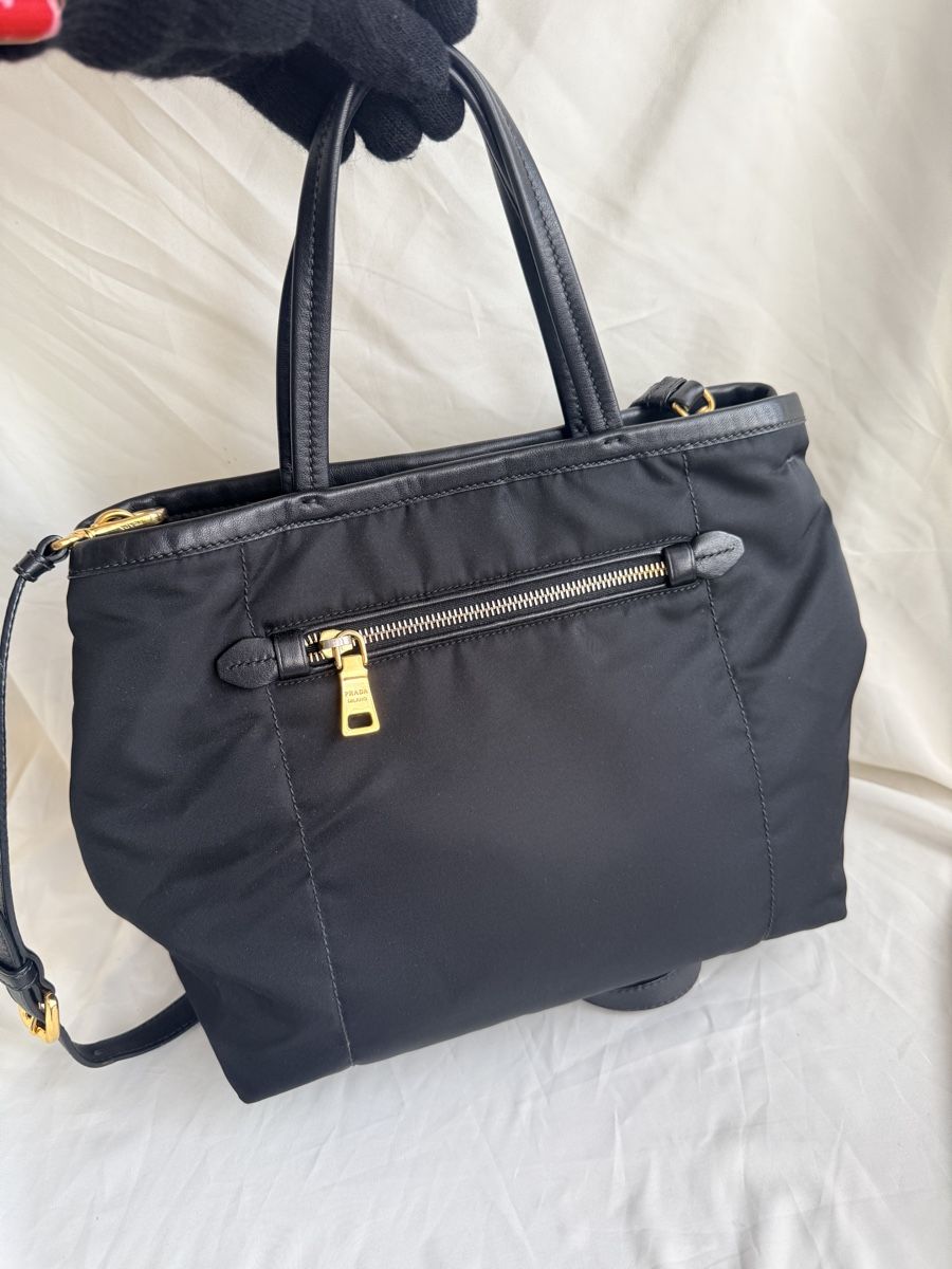 Prada Borse da donna: Prada Black Nylon Tessuto Tote Bag 2way – Usato da Geneve venduto da DarlingVintage 2