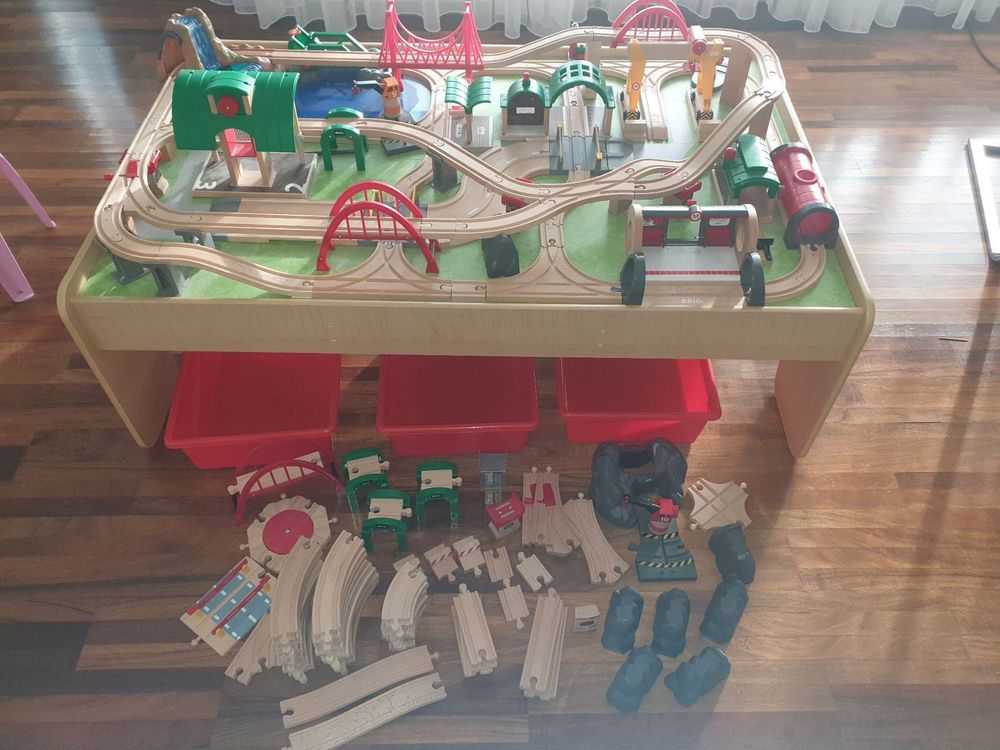 Brio Eisenbahn Mit Tisch