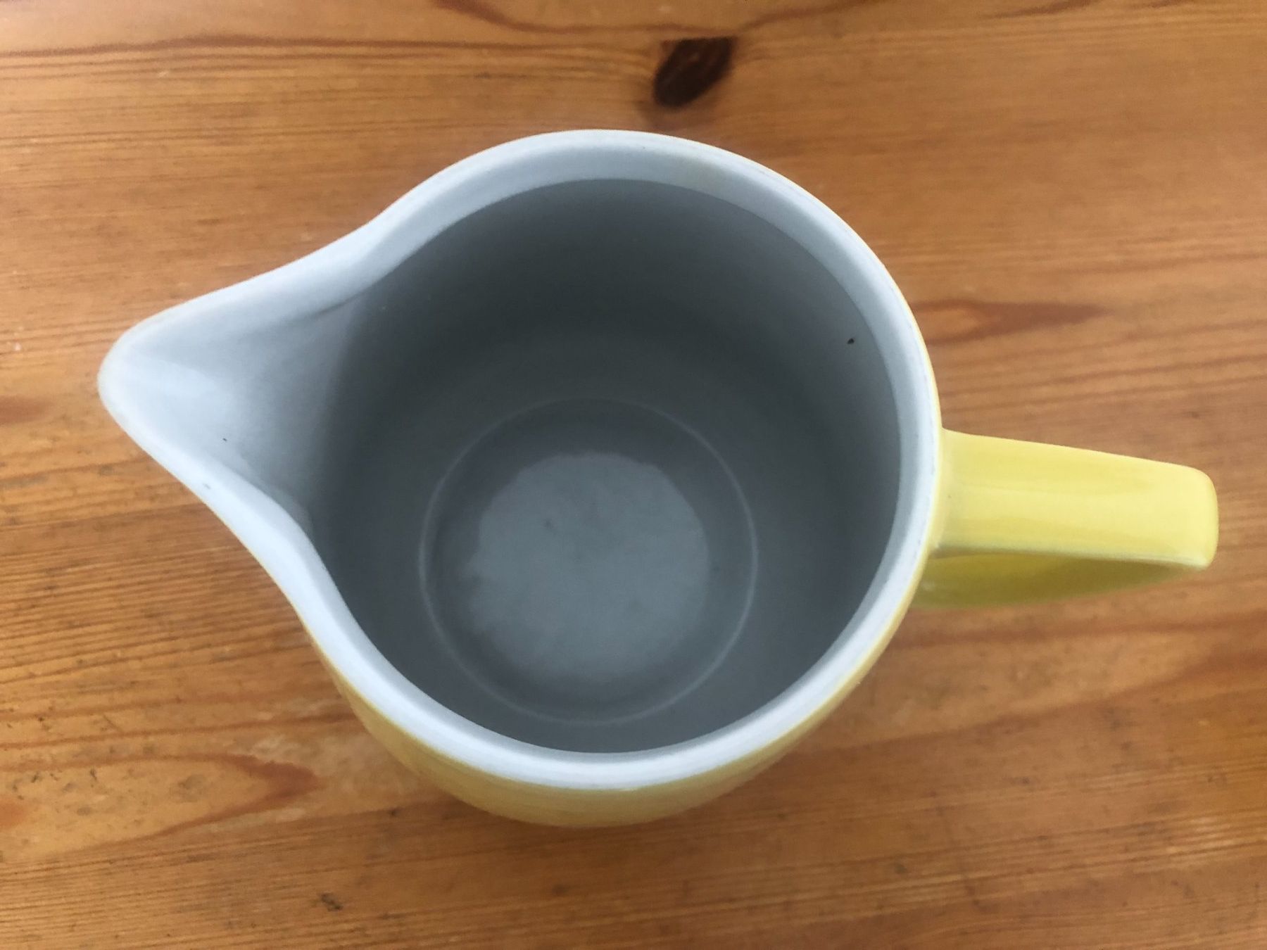 Rössler Caraffe: Rössler Milchkrug gelb 1lt – Usato da Bassersdorf venduto da sammelfloh 1