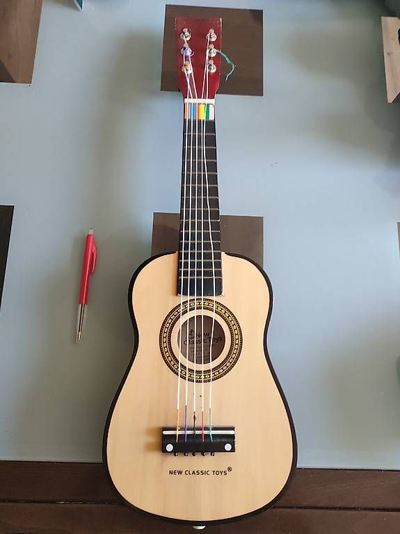 Instruments de musique: Petite guitare pour enfant – D'occasion à Bière par bla_b9zg