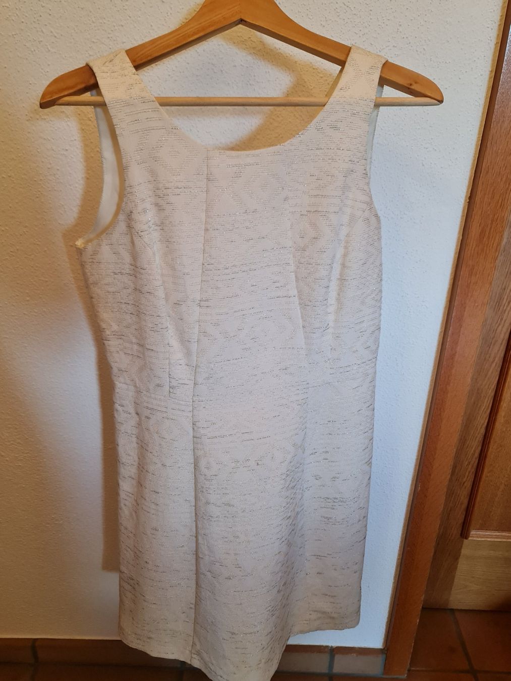 Robes: Damenkleid hell mit Glitzereffekt – D'occasion à Würenlos par mbe_6c7v