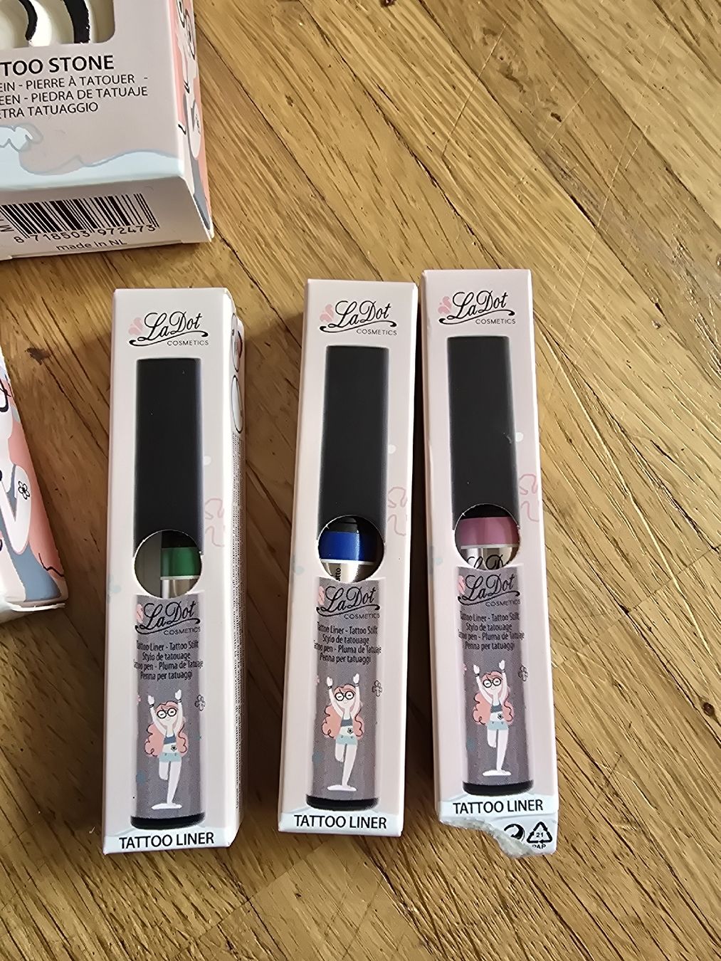 Make-up: LaDot Temporary Tattoo Set – Usato da Dübendorf venduto da jep76 3