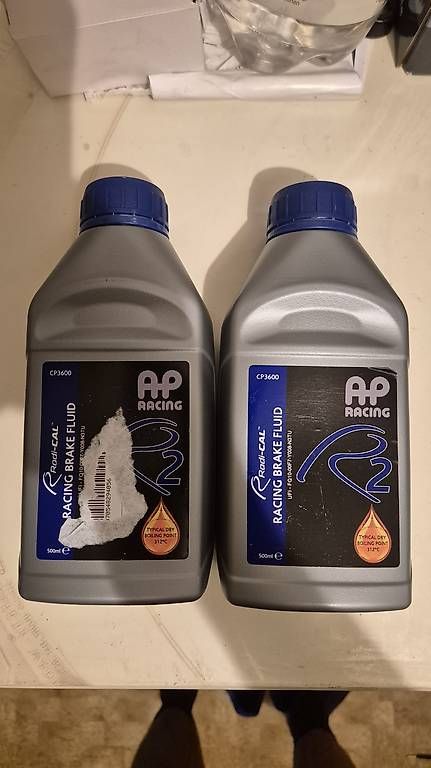Pflegeprodukte: Bremsflüssigkeit Dot 4 AP Racing R2 1Liter – Gebraucht aus Lupsingen von Schakal93