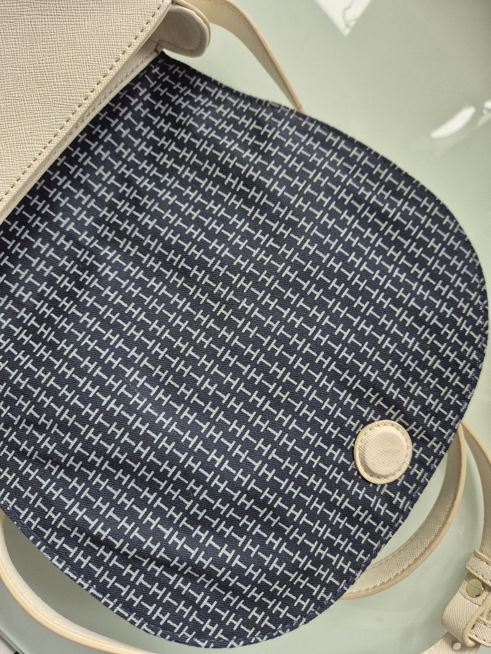 Tommy Hilfiger Taschen für Damen: Tasche – Gebraucht aus Ebmatingen von Gelegenheit77 5