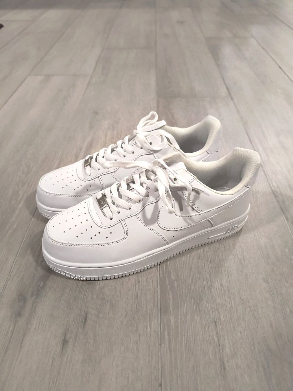 Scarpe da uomo: Baskets blanches état neuf taille 45 – Usato da Villars-sur-Glâne venduto da SwissTrendyStore 3