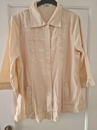 Bluse OPL XL beige,wunderschön und bequem.