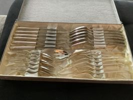 24 teilige Silberbesteck mit 1 Schöpfbesteck