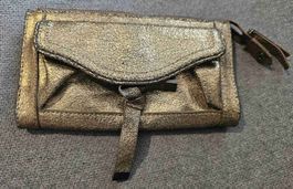 Pochette dorée MANGO - idéale pour les fêtes