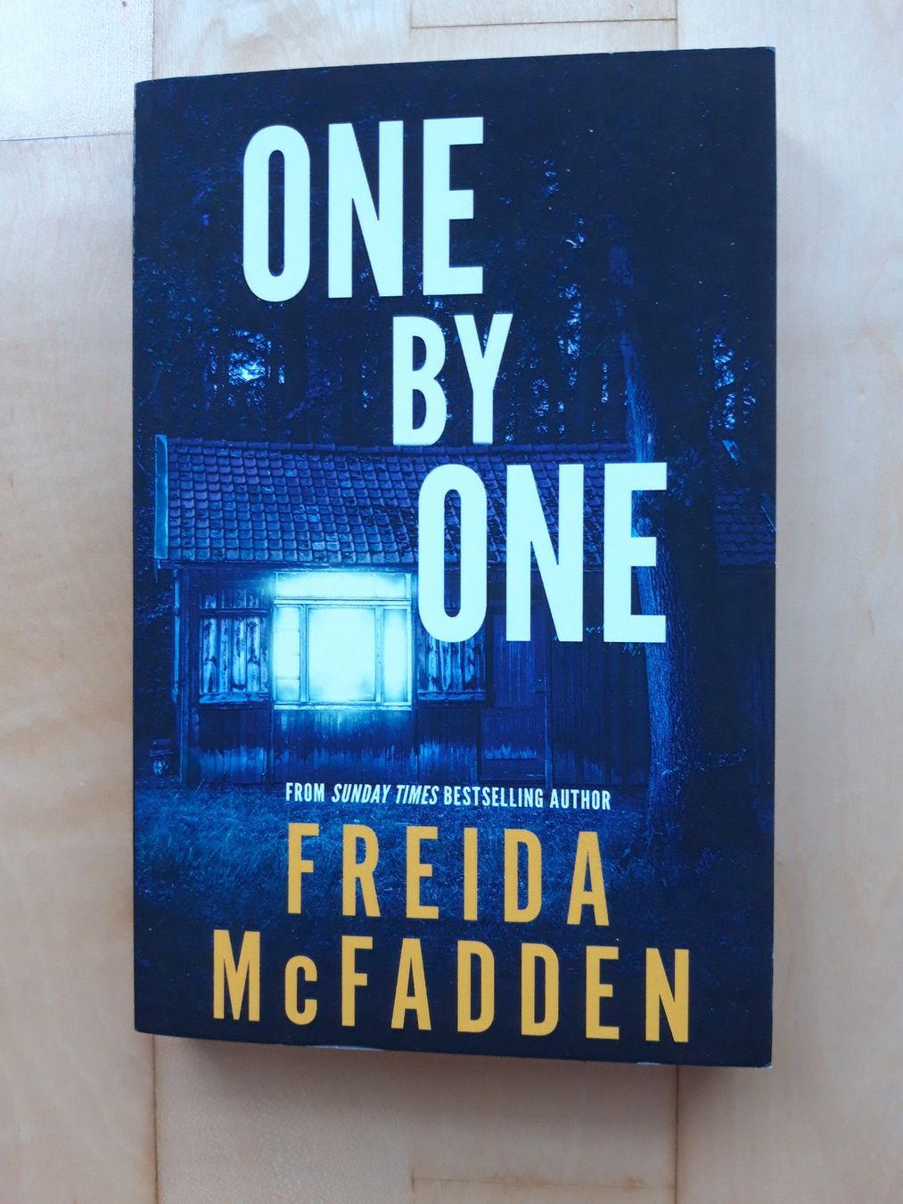 Libri: Buch: Freida McFadden, One by One – Nuovo (secondo la descrizione) da Liebefeld venduto da Fireball85
