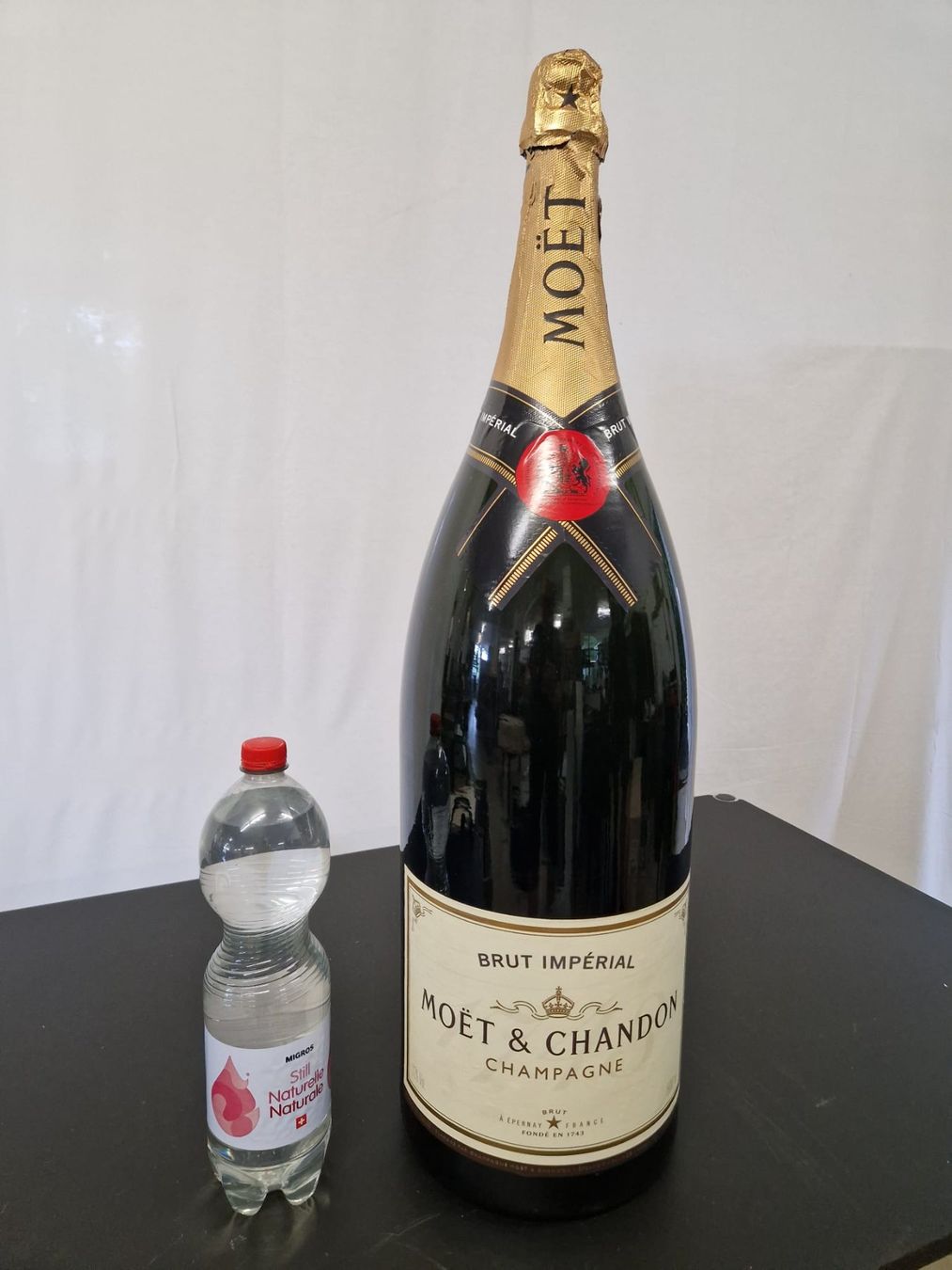 Moet Vino: Moët & Chandon 15 L "Nebukadnezar" - Holzkiste - Ref. 07/14 – Usato da Au ZH venduto da BrockiAu