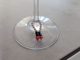 2 Stk. Perlen Glas Anhänger mit Magnetstein.