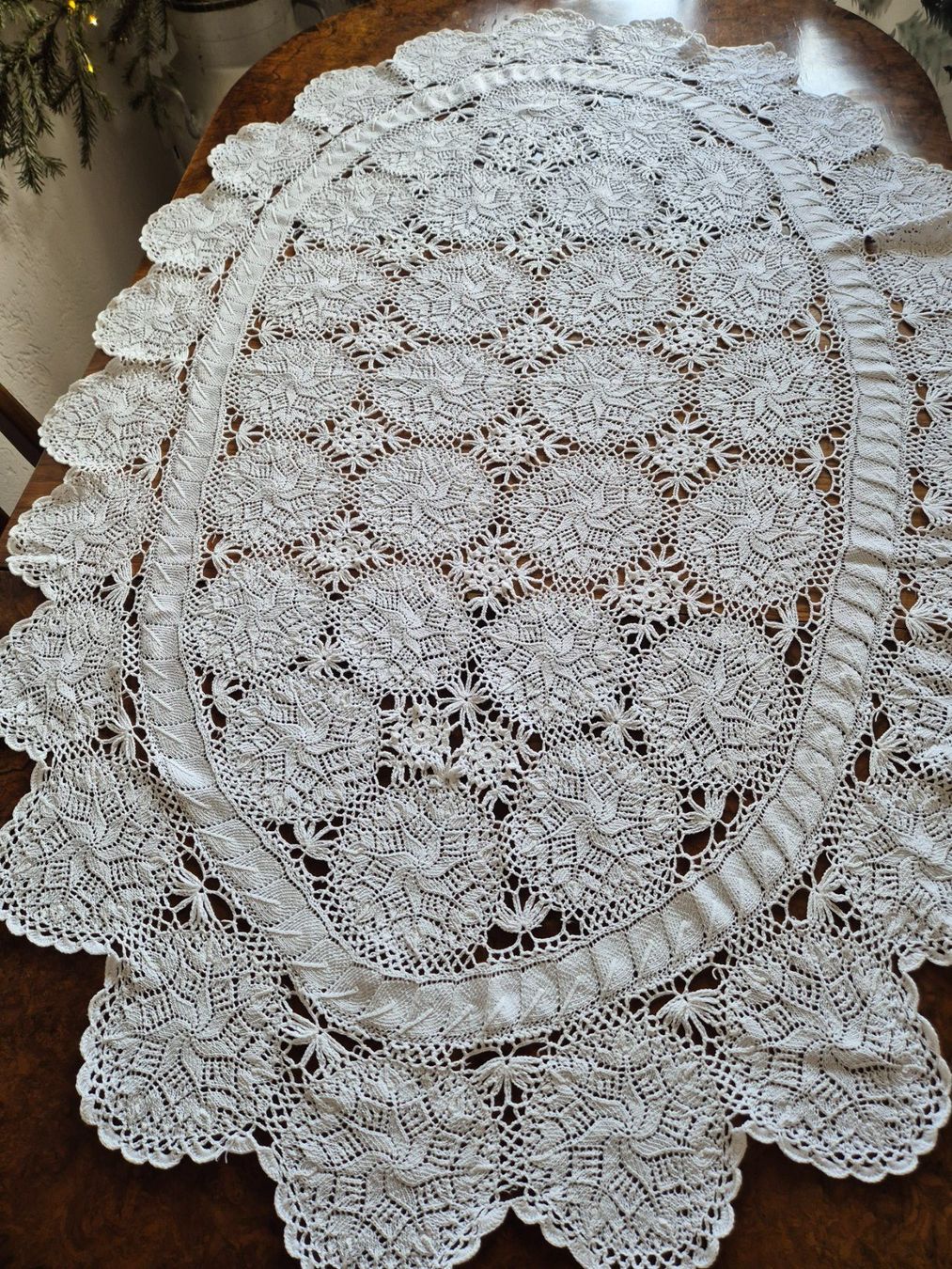 Altra biancheria da tavola: Wunderschöne ovale Spitzendecke, Handarbeit, Vintage – Usato da Bern venduto da aronari 2