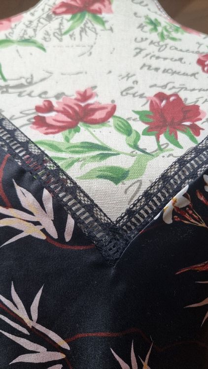 Caraco Etam noir à motif floral, taille M, bon état (Gebraucht) in ...