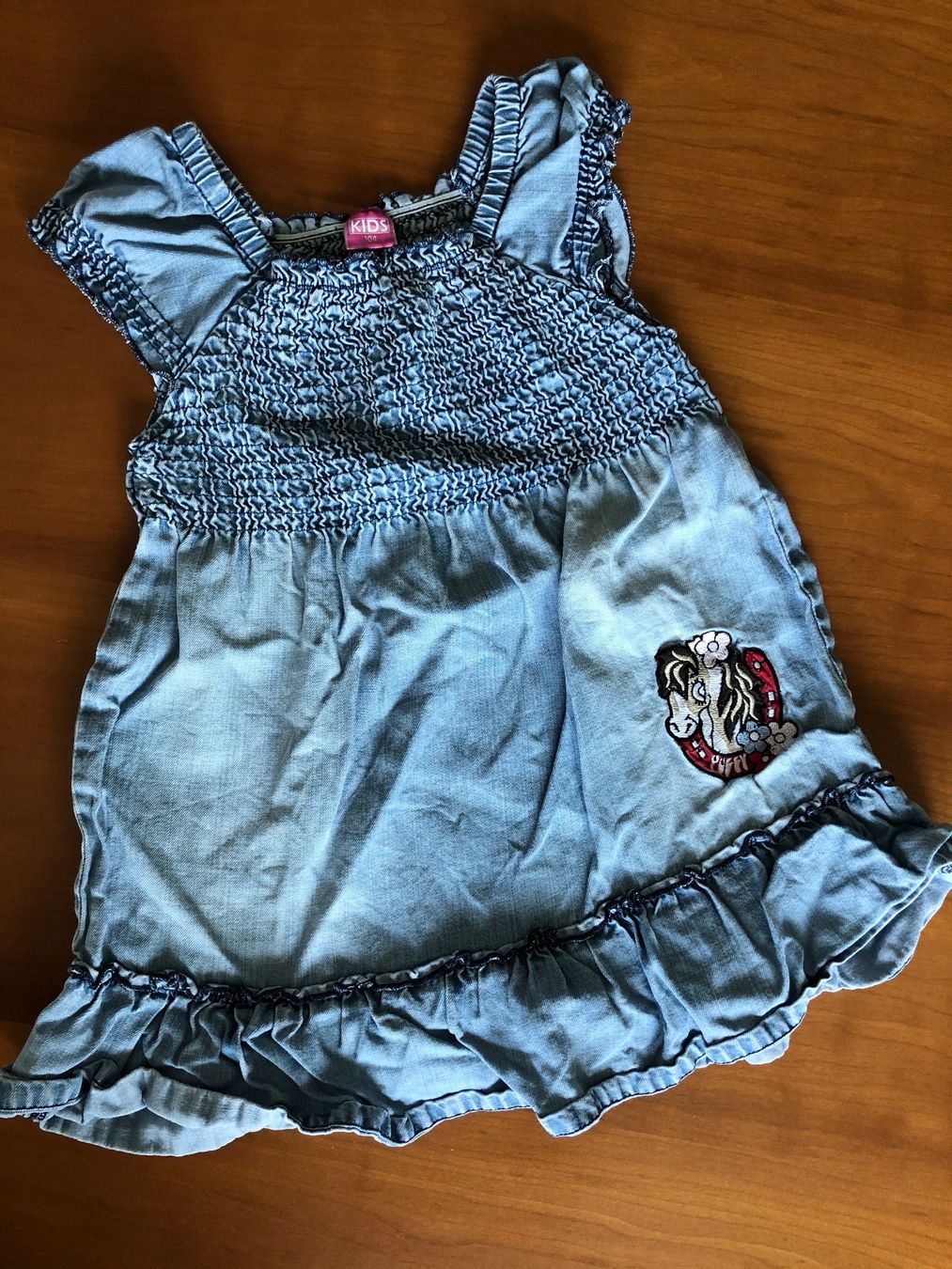 Camicette, T-shirt & Top: Mädchenkleid/Tunika 104 – Usato da Obfelden venduto da dafae