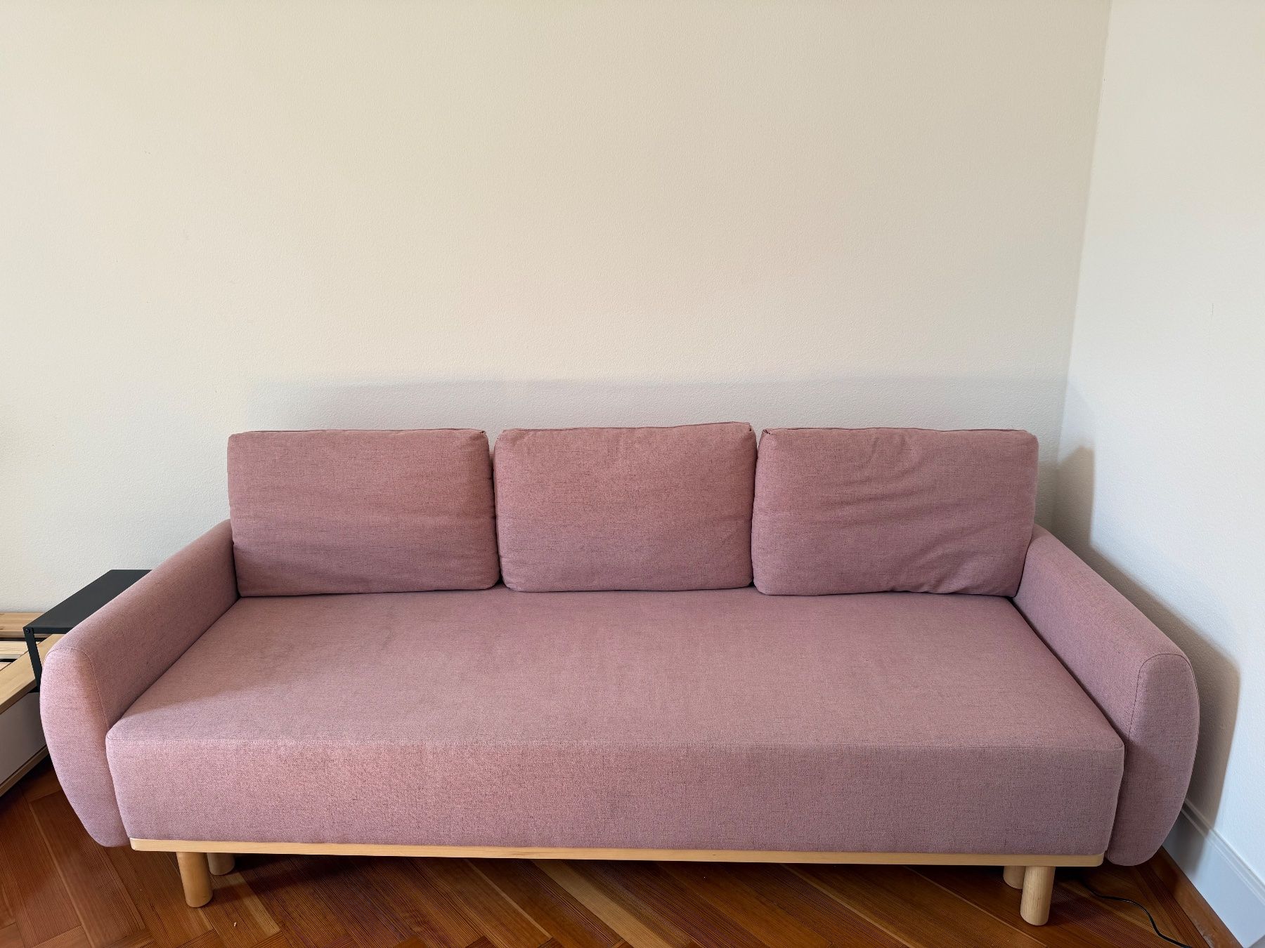 Ikea Divani: Bettsofa pink – Usato da Zürich venduto da vik_hlk8