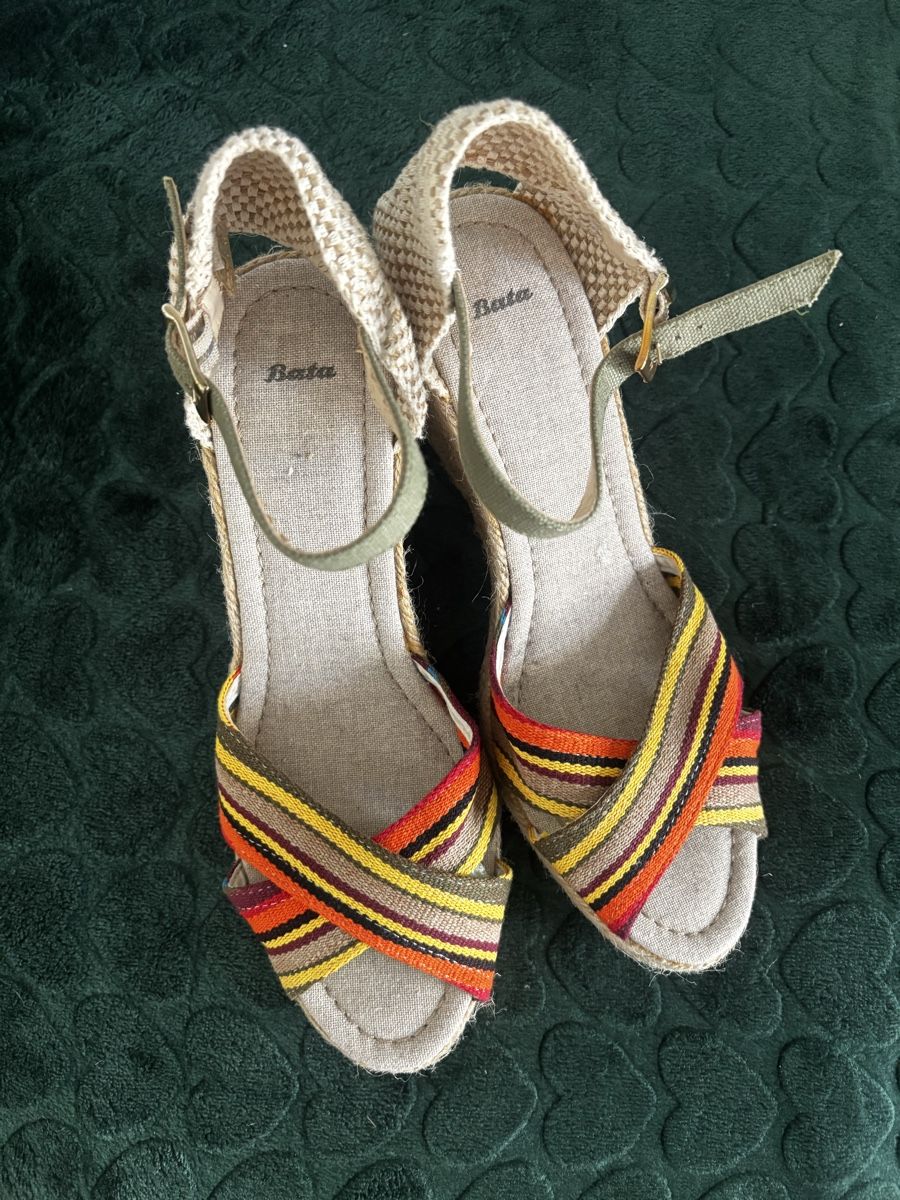Scarpe da donna: Bata Wedge Sandals Multicoloured Size 39 Good Condition – Usato da Zürich venduto da cla_v6hx