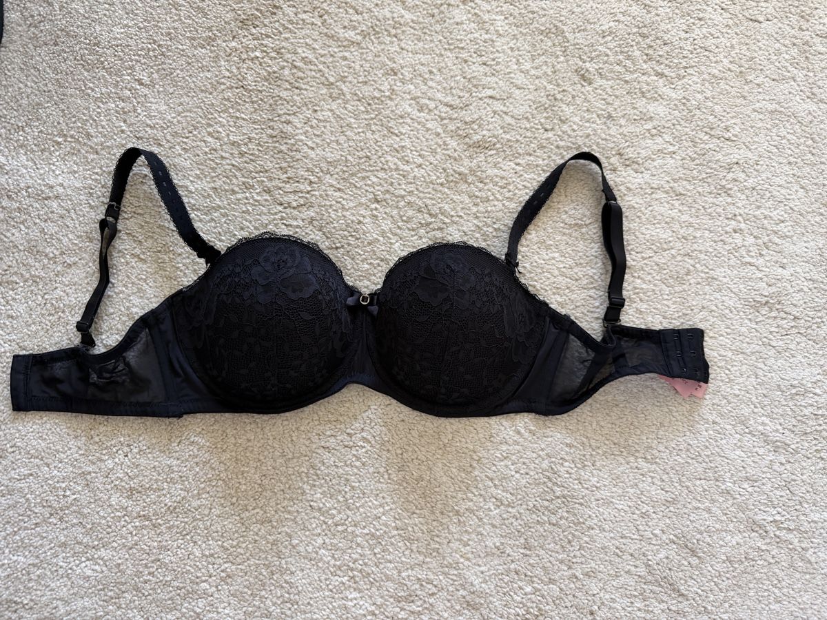 Hunkemöller Autres dessous: Schwarzer BH – Neuf (Voir description) à Niederuzwil par Lisascloset