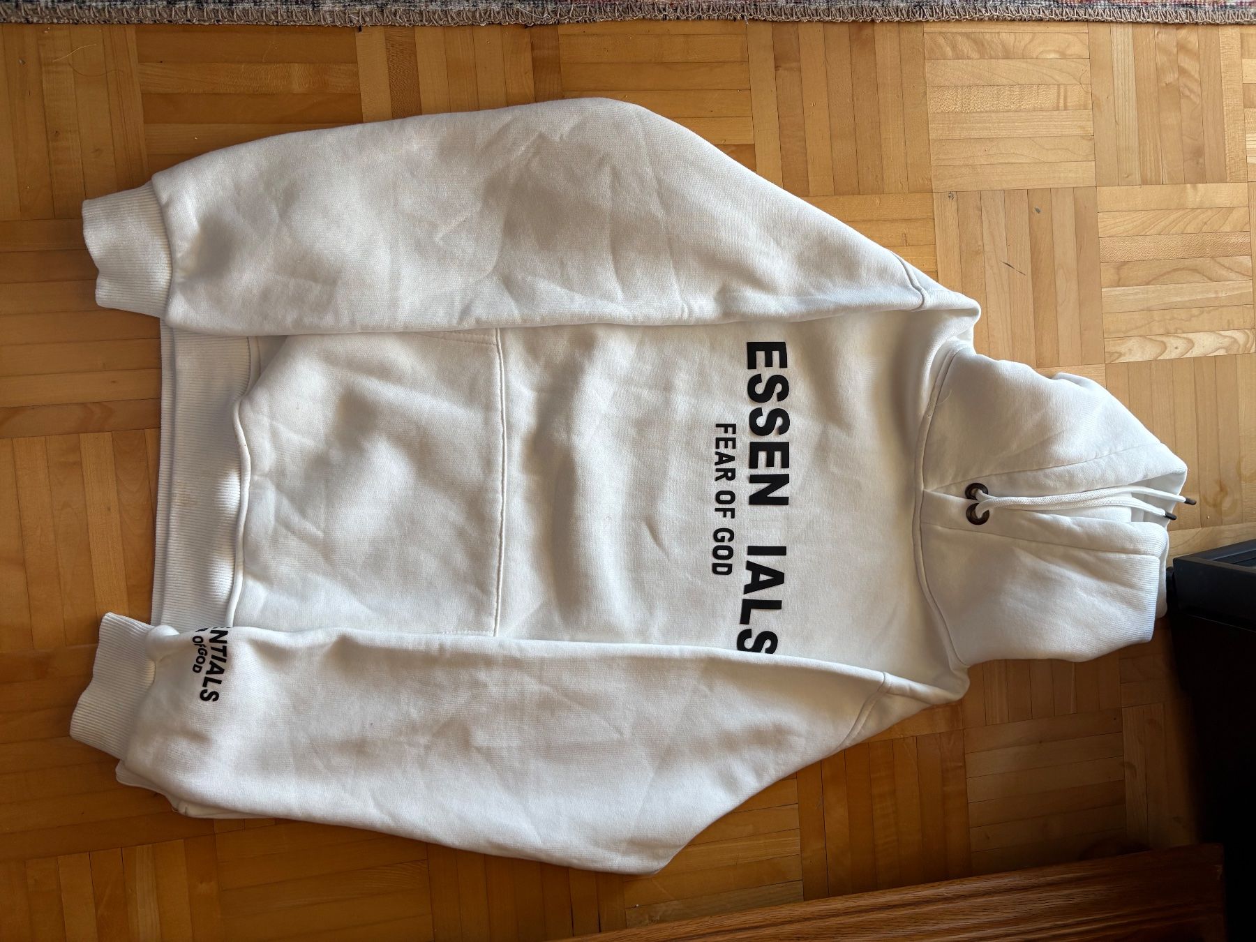 Pullover & Sweatshirts: Pull Essentials blanc, Taille M – Gebraucht aus Villars-sur-Glâne von vie_5d9b