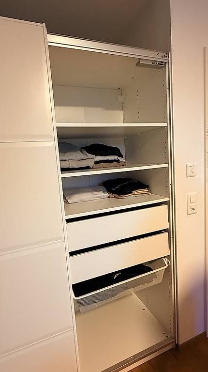 Schränke: Kleiderschrank – Gebraucht aus zürich von mery12
