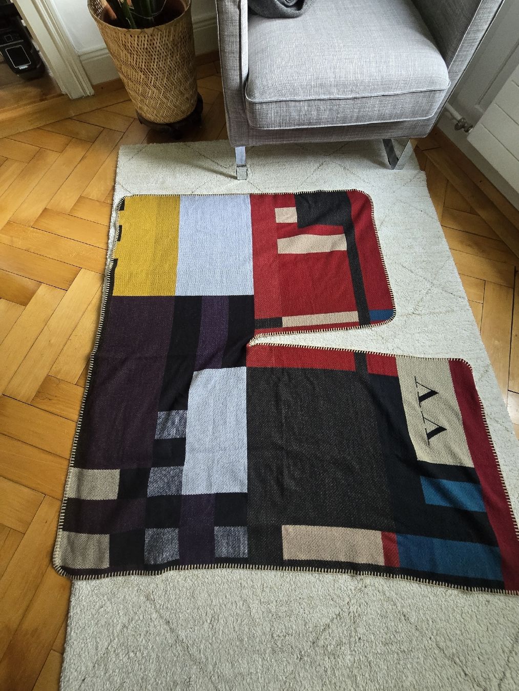 Jacken: Trendiger Herbst-Poncho mit Monogramm - Kuschelig & Warm! – Gebraucht aus Zürich von nara13 3