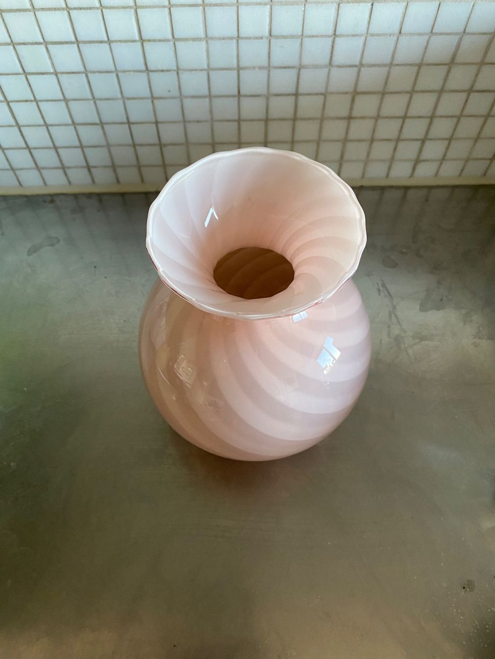 Murano Vasi & Recipienti: Wunderschöne Murano-Vase  Wirbelmuster, rosa gestreift 60er – Usato da Solothurn venduto da BORGHAGEN 5
