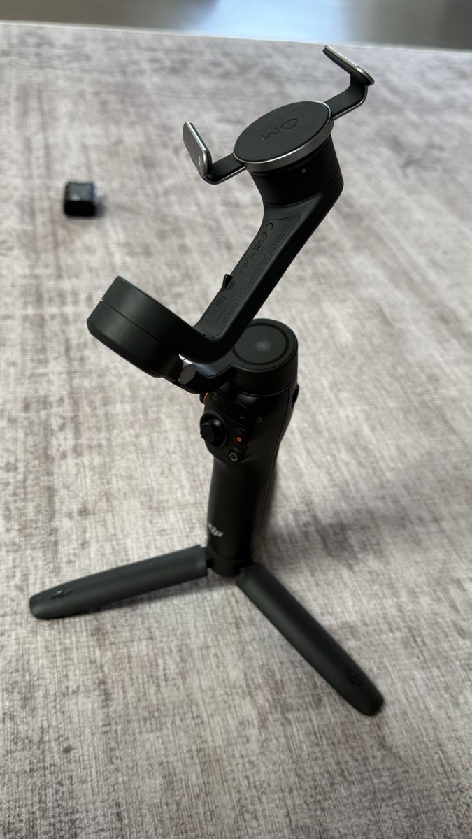 DJI Action Cam: DJI Osmo Mobile 6 Smartphone Gimbal Stabilizer - Black – Usato da La Tour-de-Peilz venduto da Artbourbon 1