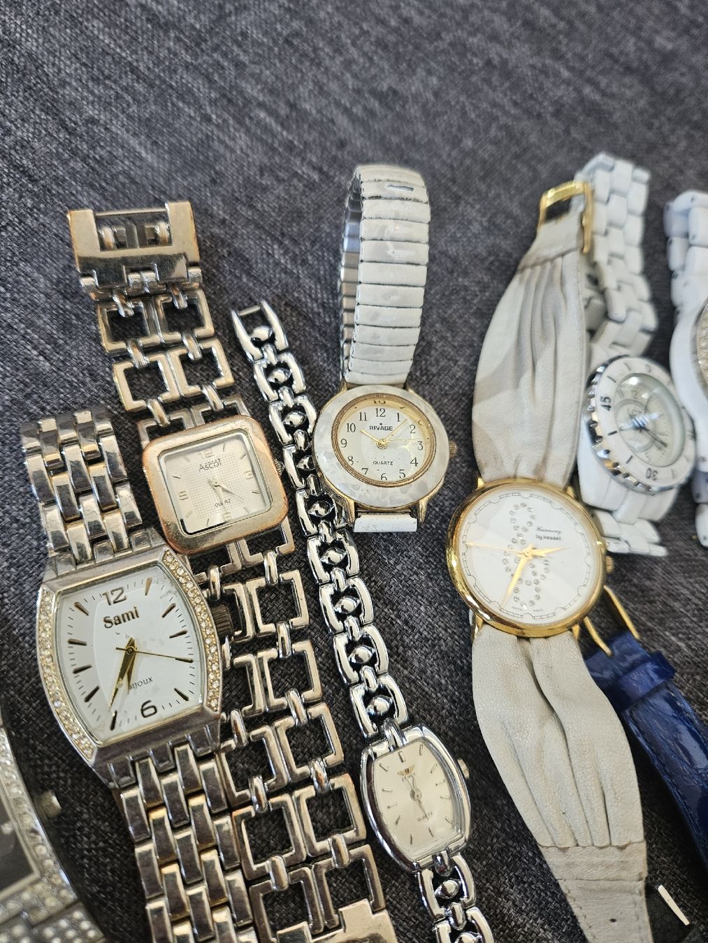 Orologi: Unkontrolliert Damenuhren lot Uber 100x – Usato da Flamatt venduto da pie_f9zm 8