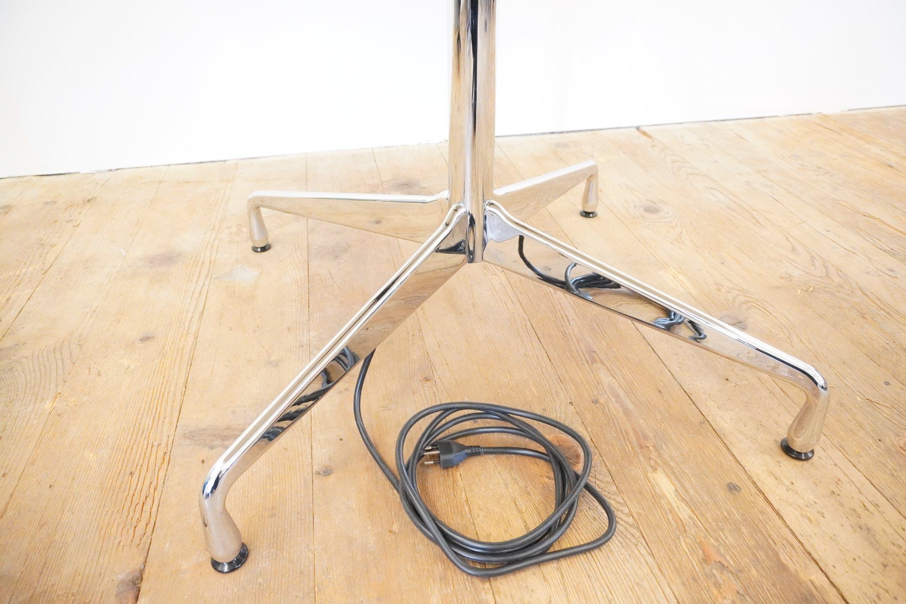 Vitra Tables: Vitra Segmented Table 110cm weiss – D'occasion à Bad Zurzach par QLASSIQ 5