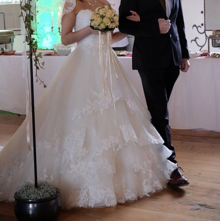 Brautkleid mit Spitze, Grösse 34 zu verkaufen