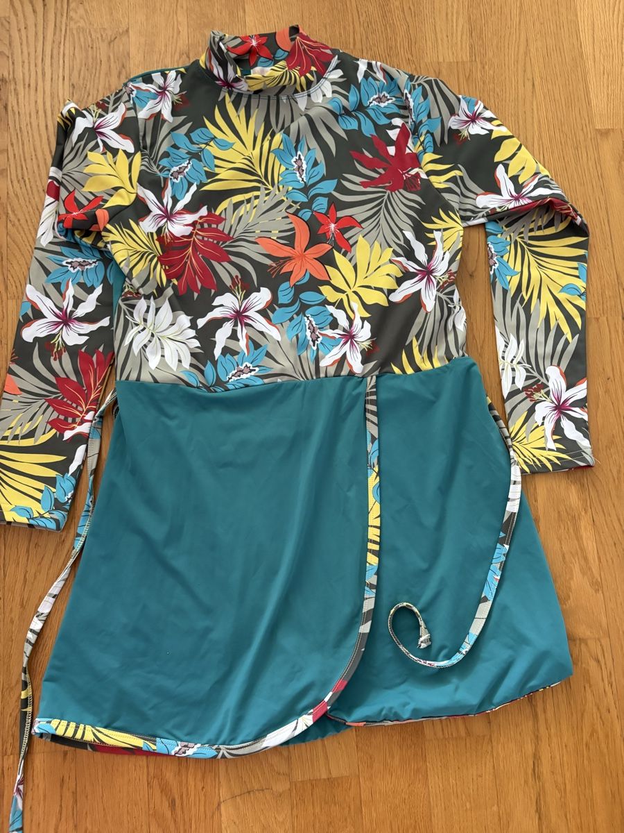 Costumi da bagno & Bikini: Badekleid / Burkini Oberteil - Grösse M – Usato da Beromünster venduto da msklef 2