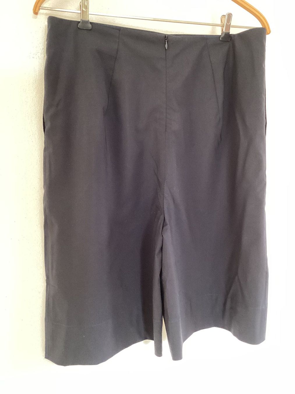 Pantaloni: Bermuda 40, Maria Van Rensen – Usato da Lenzburg venduto da dbr_hf8w 1