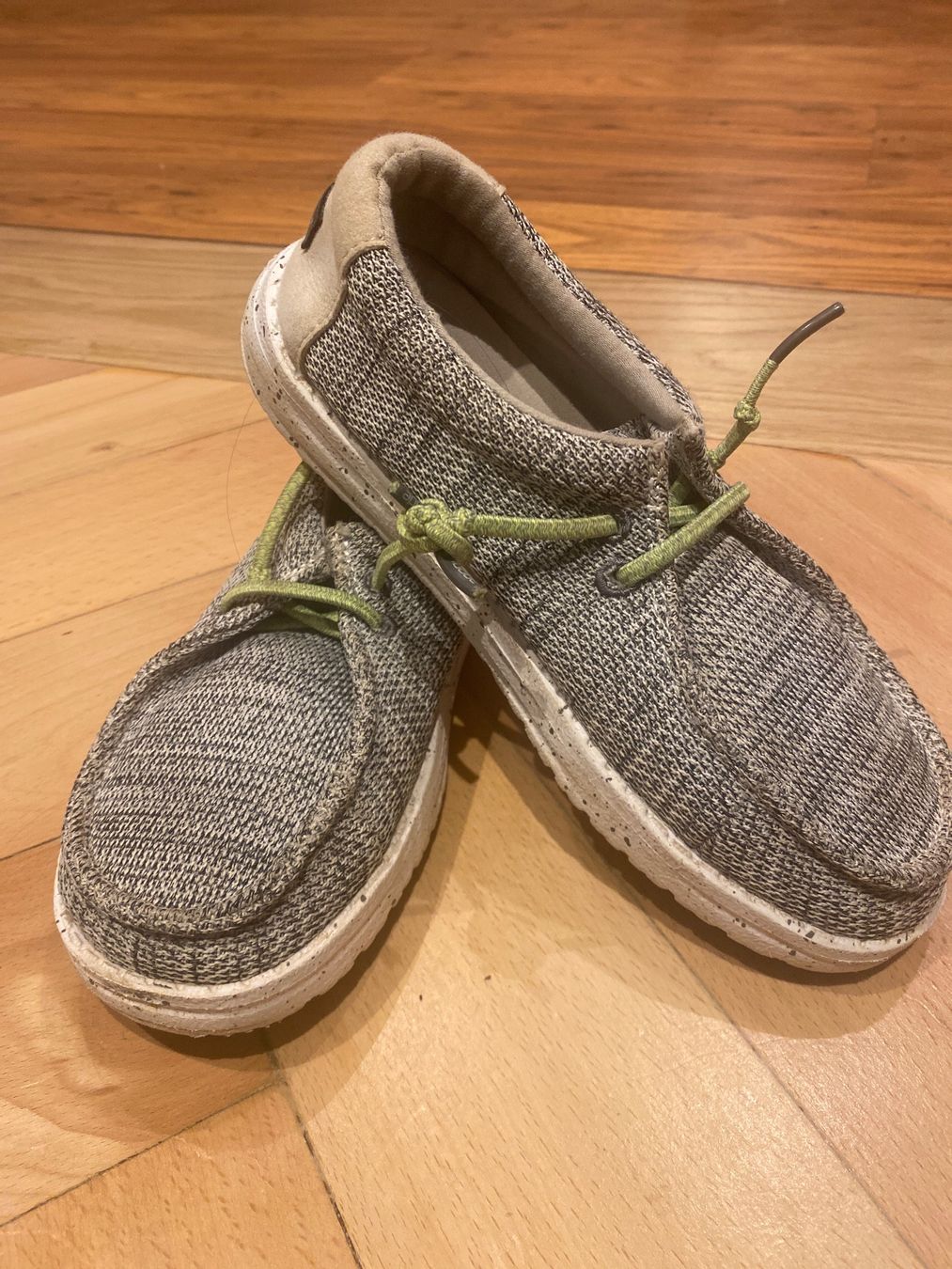 Herrenschuhe: Graue HEY DUDE Schuhe Gr. 35 – Gebraucht aus Frasnacht von GracyStore