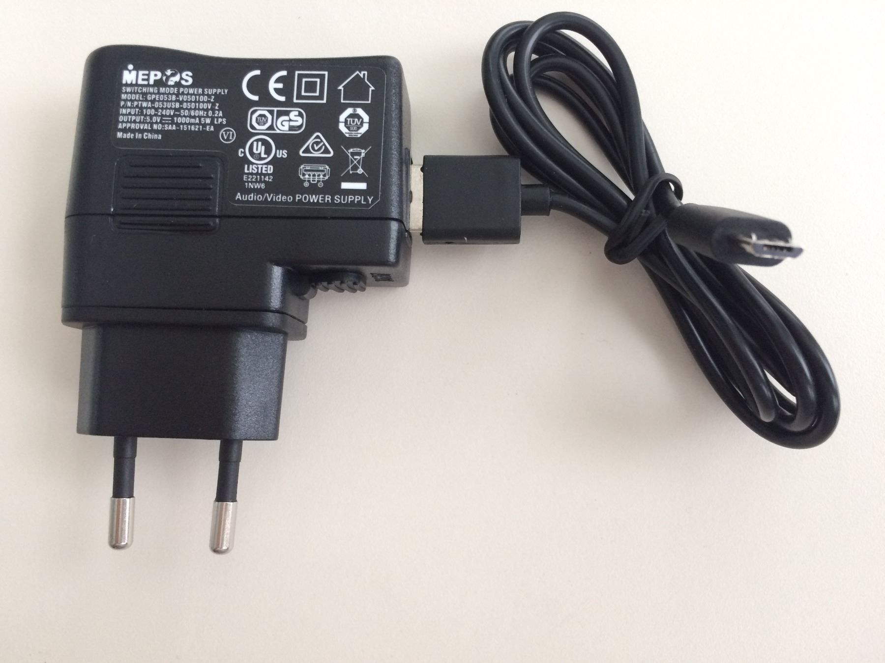 Caricabatterie: Netzteil Mini USB 5V mit USB Ladekabel – Nuovo e nell'imballaggio originale da Hünenberg venduto da Electron0