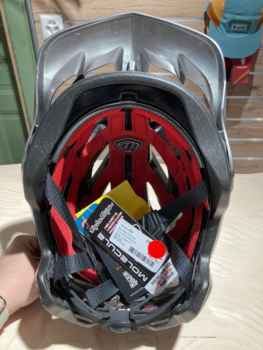 Troy Lee Caschi: Troy Lee A3 Mips Helm Uno Silver/Electro, XS/S – Nuovo (secondo la descrizione) da Lauterbrunnen venduto da Imboden-Bike 3