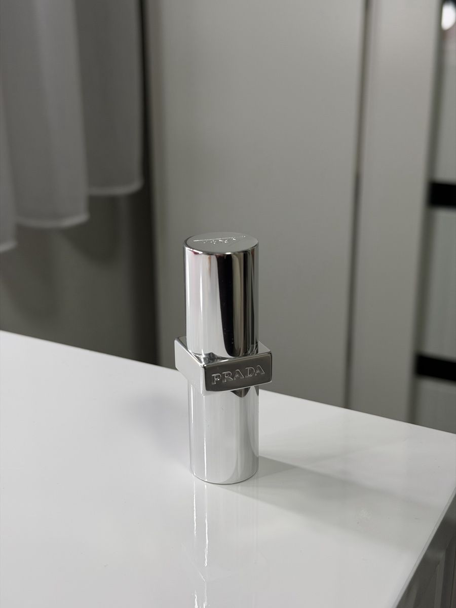 Maquillage: Prada Lippenstift – Neuf avec emballage d'origine à Münchenwiler par AM3280 1