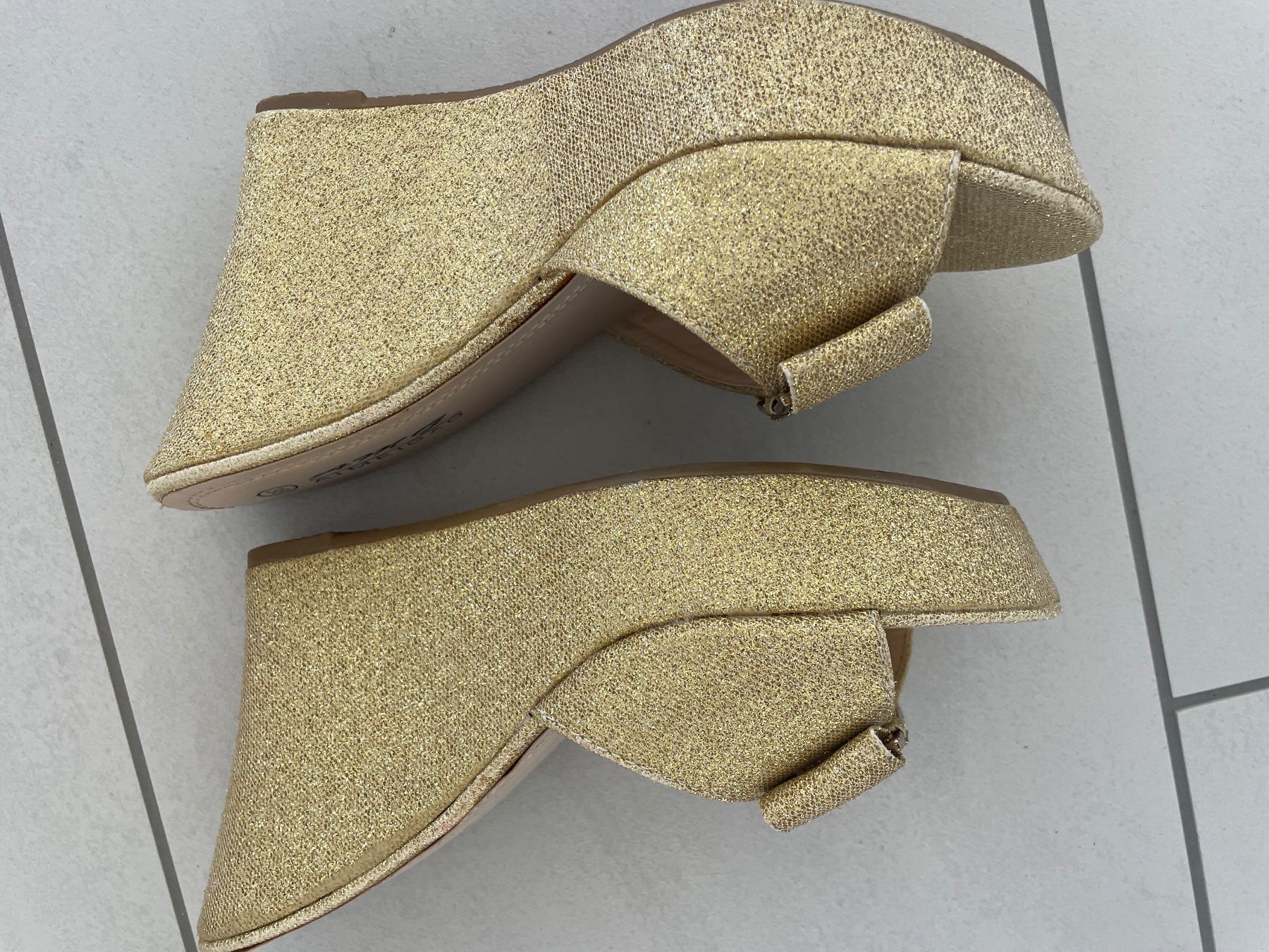 Scarpe da donna: Damen Pantolette Gr 38 – Nuovo (secondo la descrizione) da Rüti ZH venduto da kar_xx9l 1