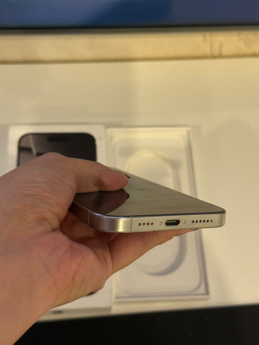 Apple Telefoni cellulari / Smartphones: Iphone 16 pro max 256 gb  – Nuovo (secondo la descrizione) da Chippis venduto da mig_8ns6 6