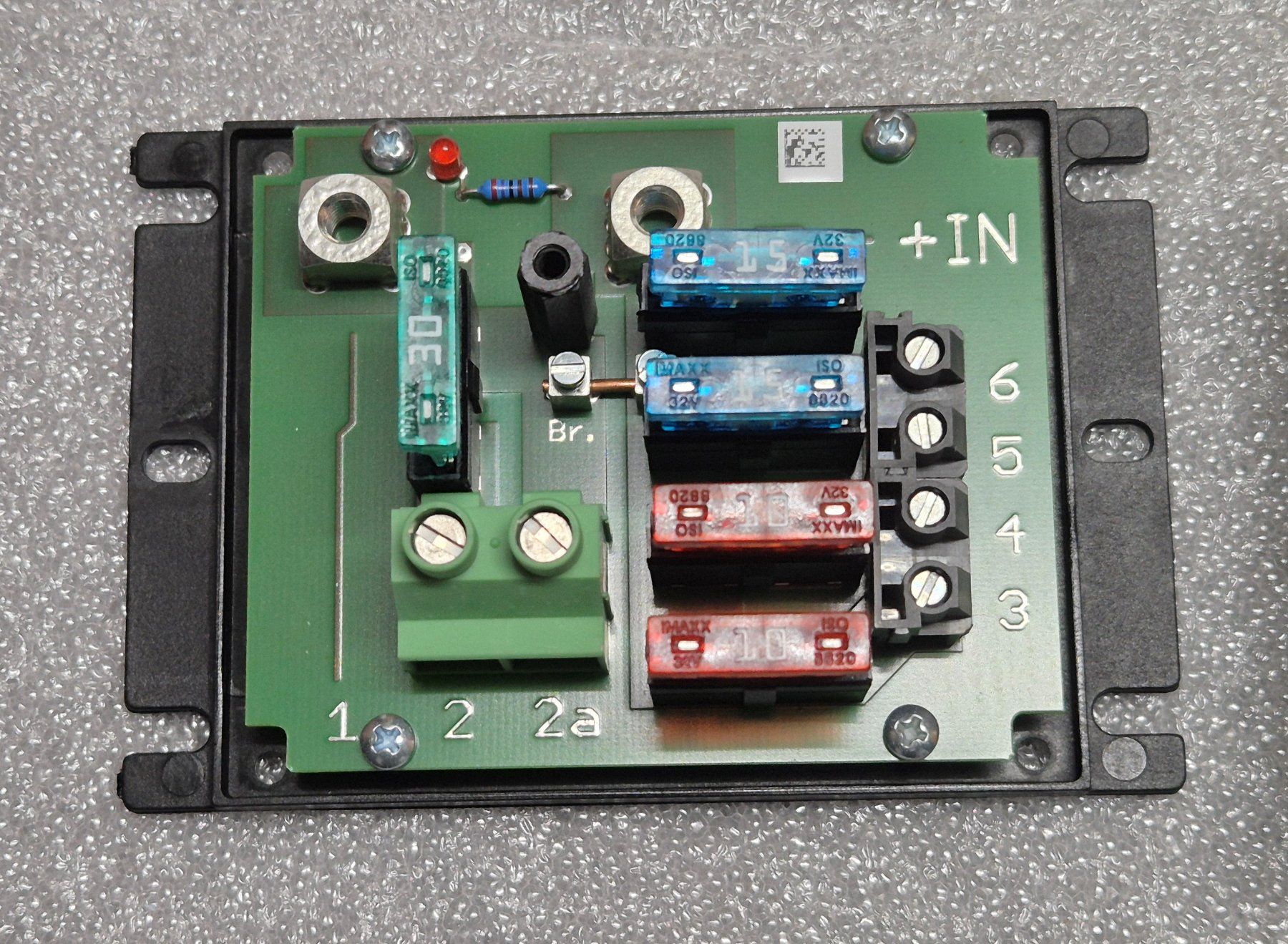 Votronic Composants électroniques: Votronic Plus-Distributor 8 – D'occasion à Rorbas par NexoDeal 3