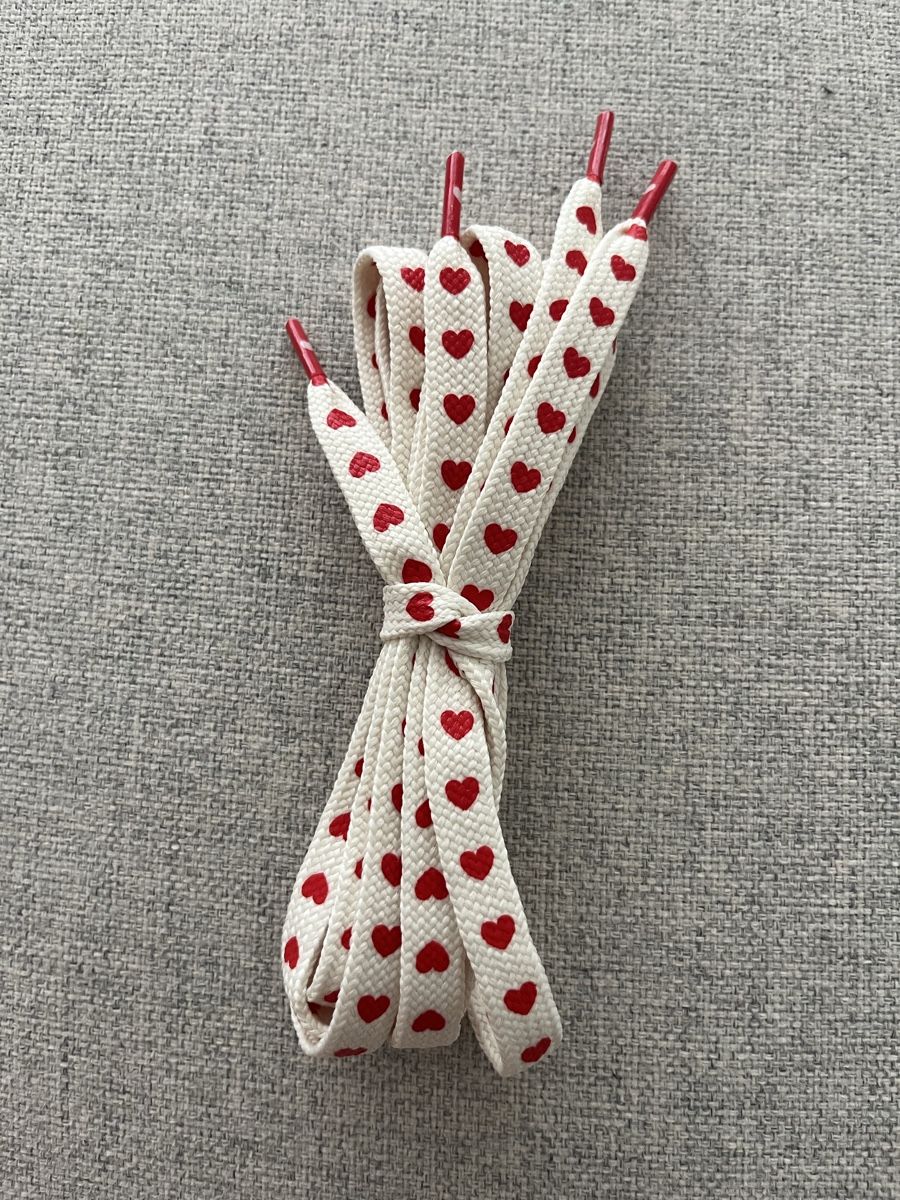 Sonstige Kleidung & Accessoires: Schnürsenkel mit Herzen NEU – Neu (gemäss Beschreibung) aus Frauenfeld von heyLani