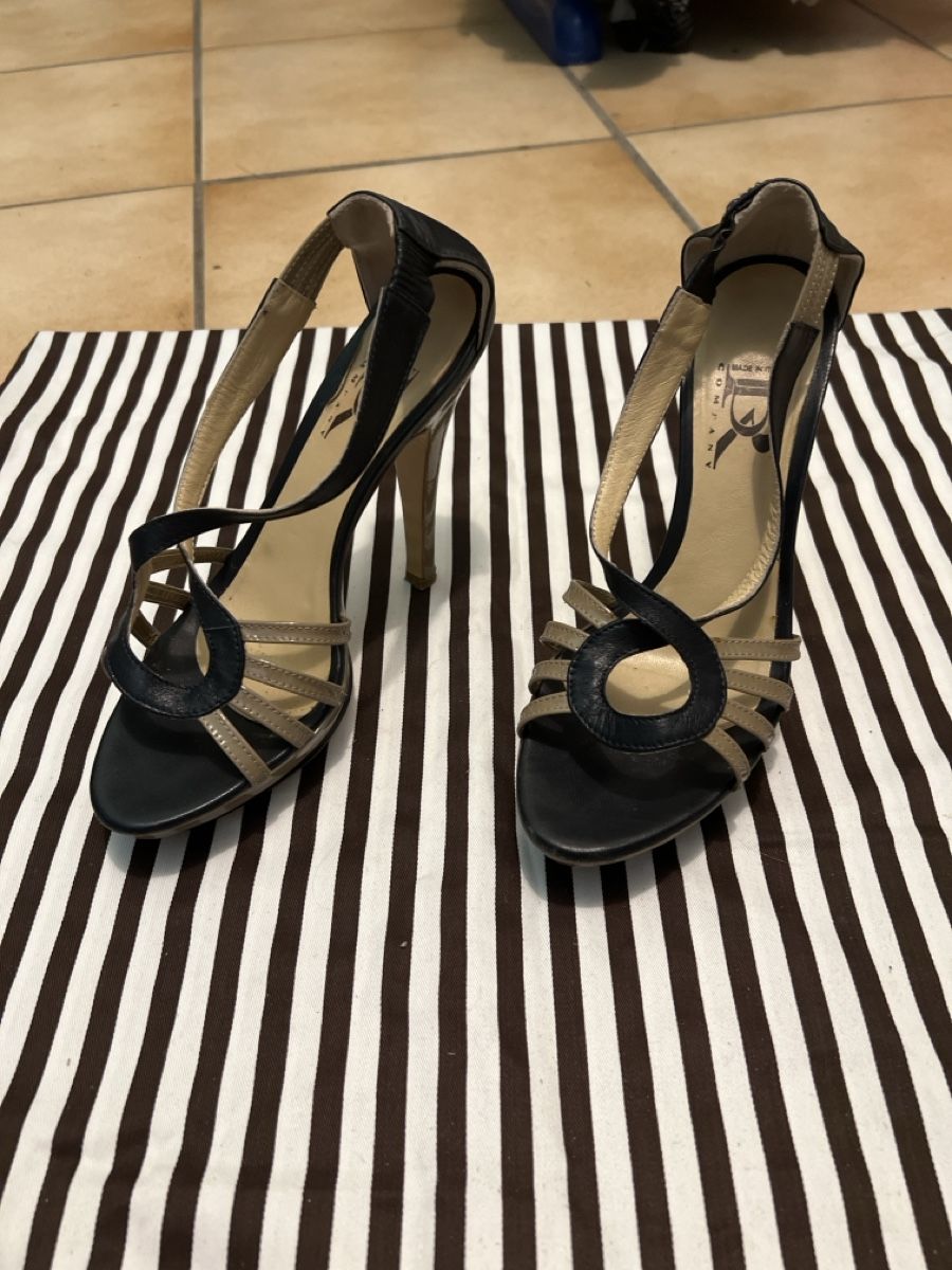Damenschuhe: Sandales à talons hauts bleu beige – Gebraucht aus Arvillard (Salins) von mental0mystique